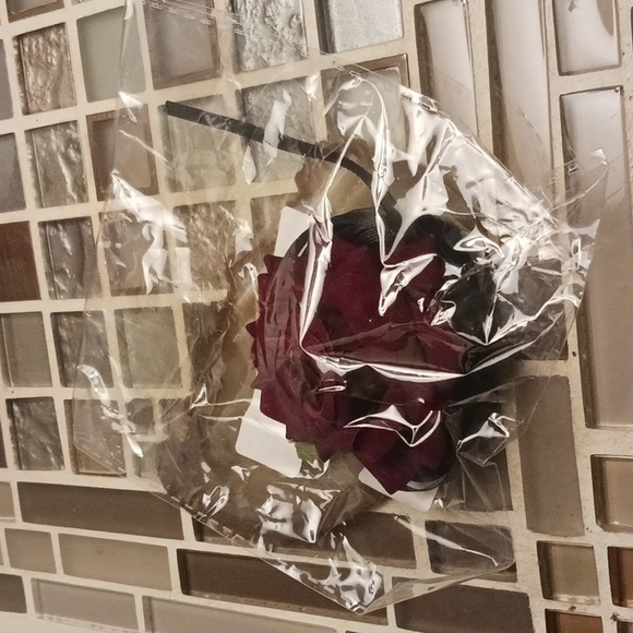 Retro Style Rose Choker - Picture 5 of 5